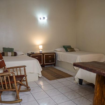 Hotel Y Cabinas Del Tropico Guápiles Dış mekan fotoğraf