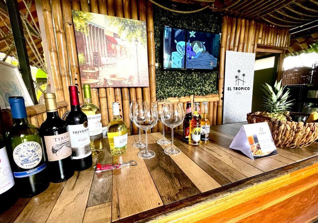 Hotel Y Cabinas Del Tropico Guápiles Dış mekan fotoğraf