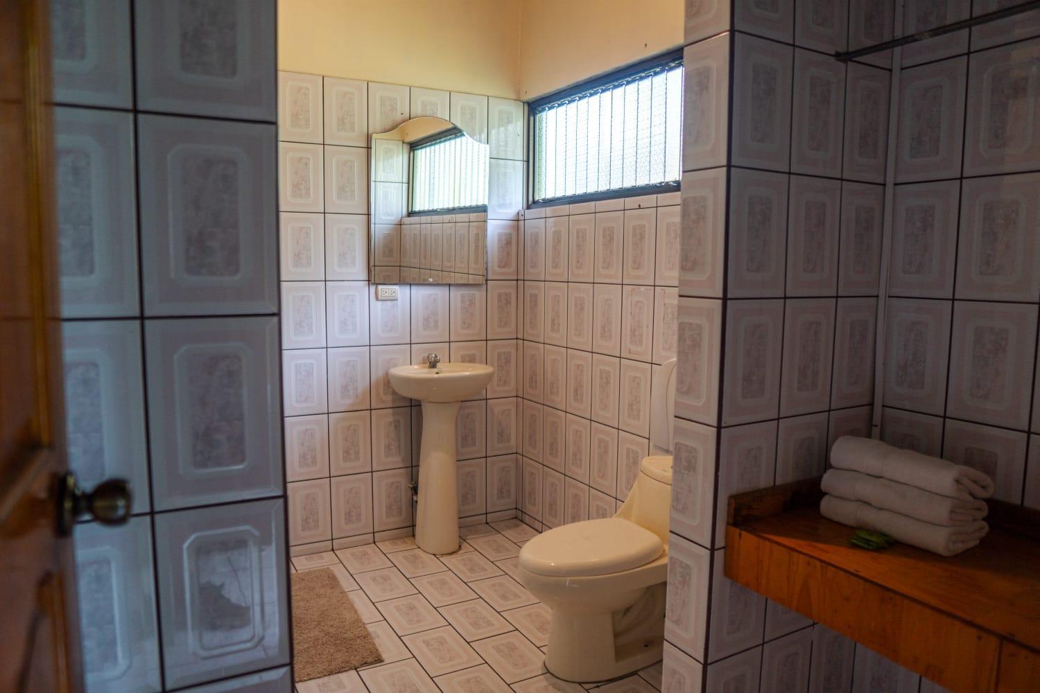 Hotel Y Cabinas Del Tropico Guápiles Dış mekan fotoğraf