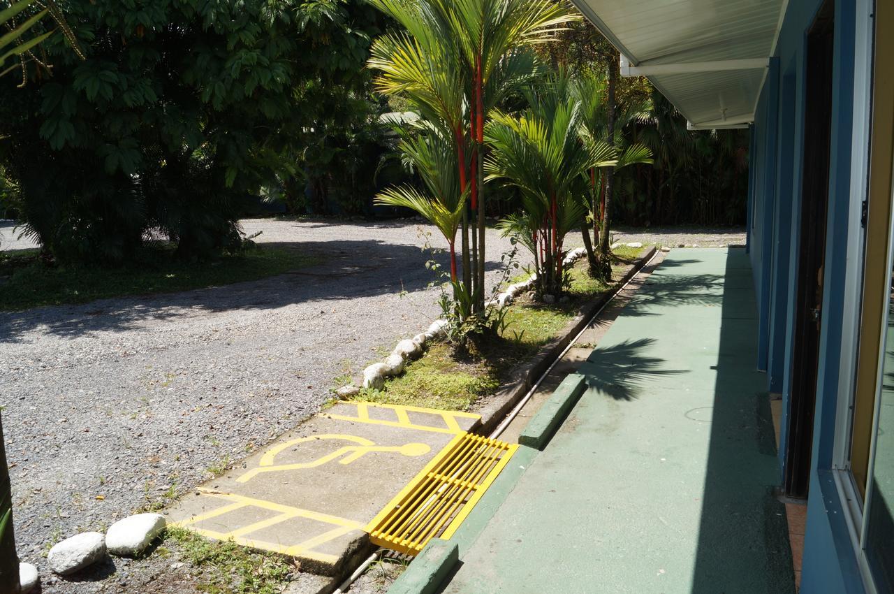 Hotel Y Cabinas Del Tropico Guápiles Dış mekan fotoğraf